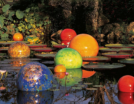 © Dale Chihuly, Niijima Floats, 2005, Fairchild Tropical Botanic Gardens, Coral Gables, Florida. 